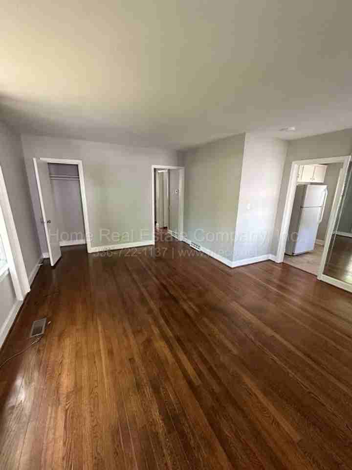 1412 Chelsea St - Photo 3 of 10