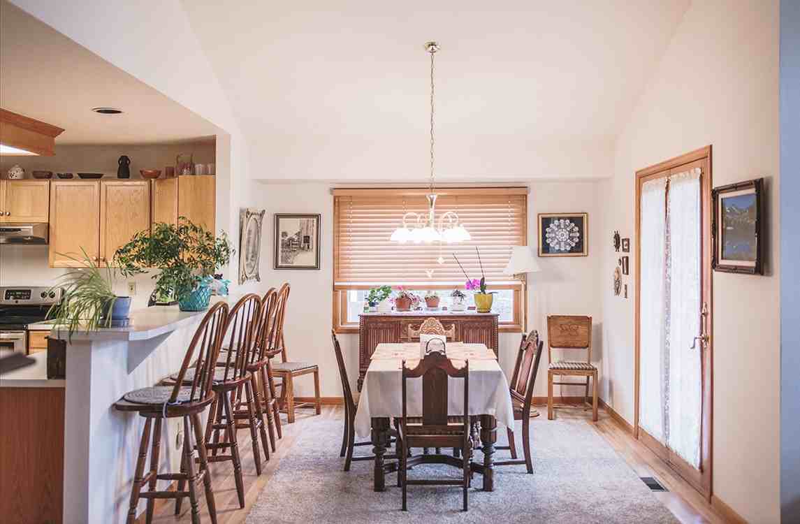 1838 Silvergate Rd - Photo 3 of 11