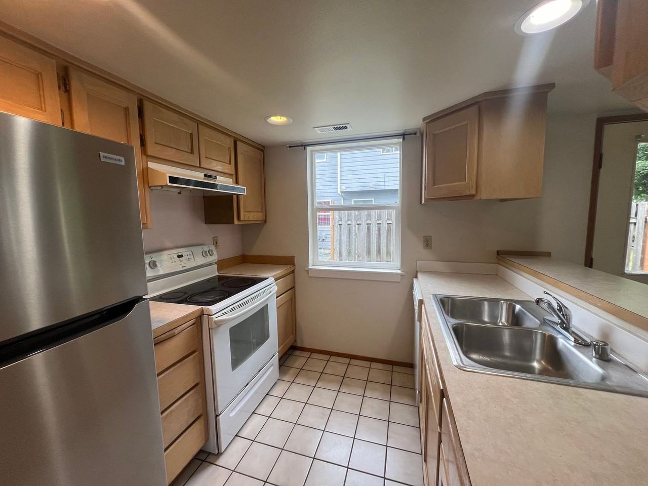 2215 Xenia Ln - Photo 5 of 17