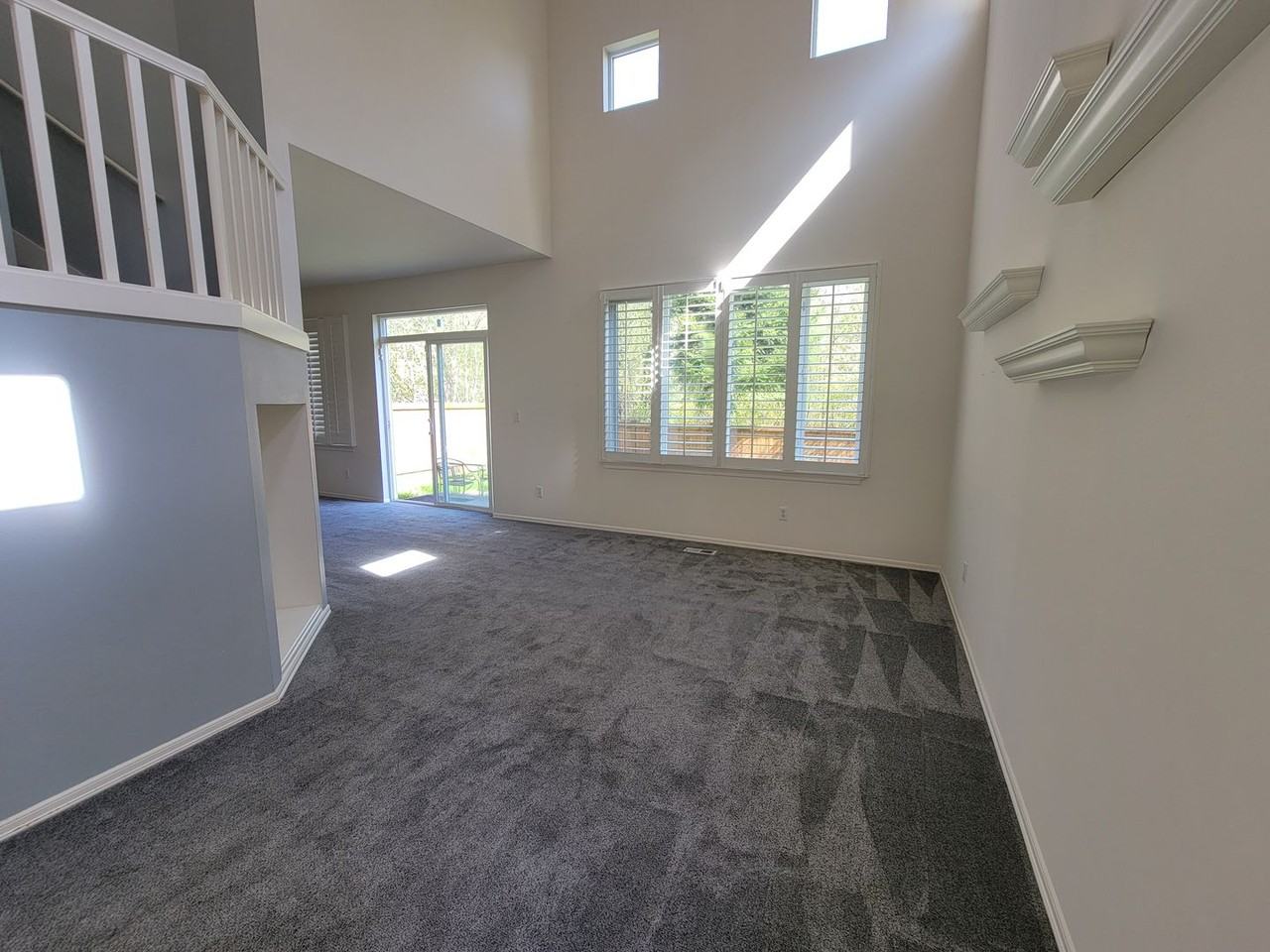 556 239th Ave Se - Photo 3 of 37