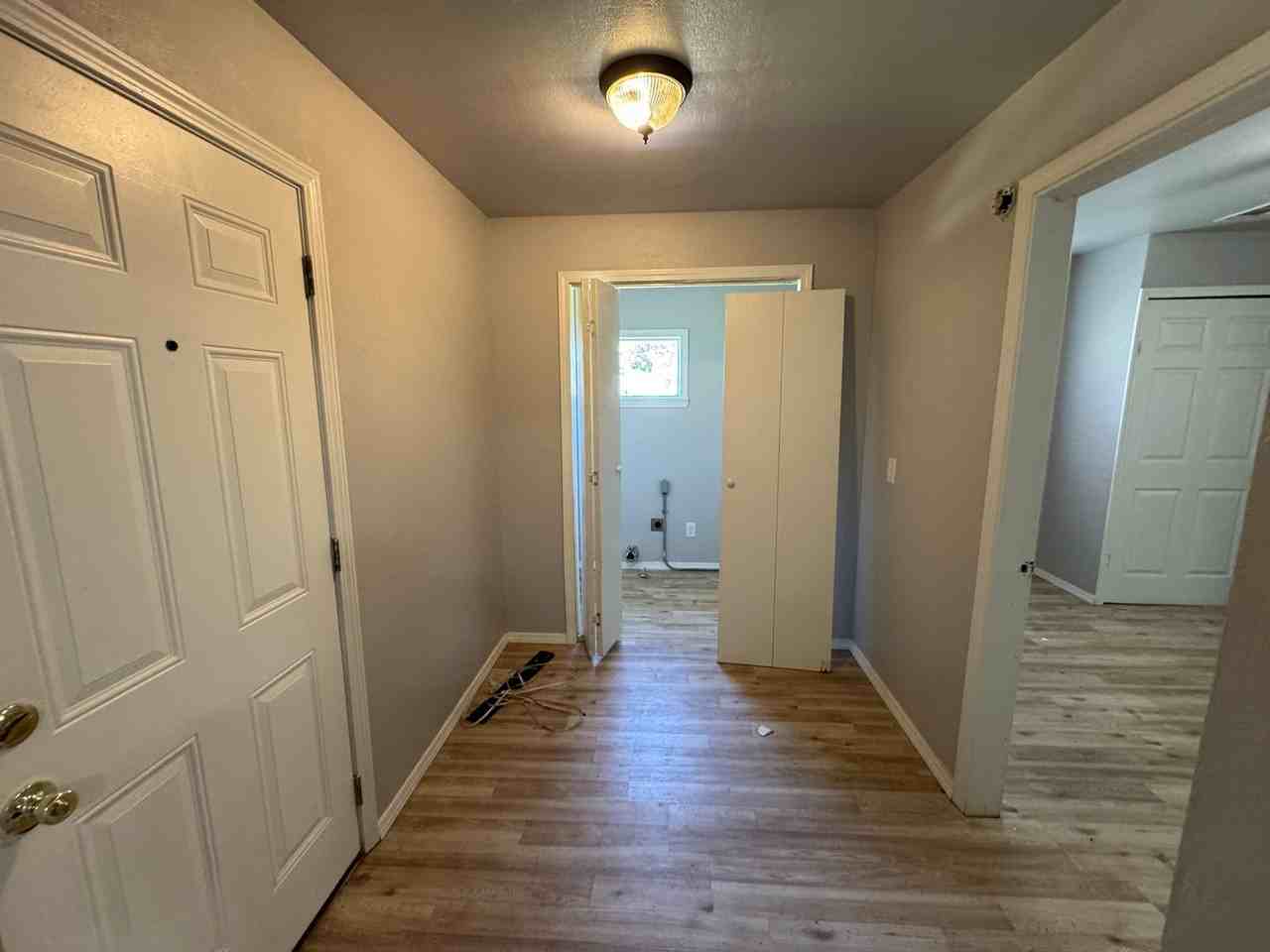 1017 Sw 50th St - Photo 3 of 4