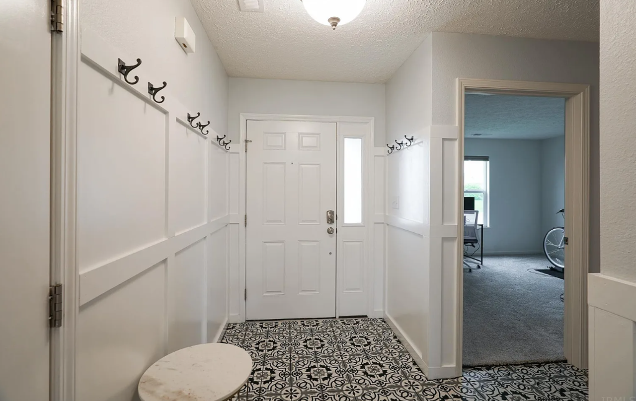 3222 Fleming Dr - Photo 2 of 20