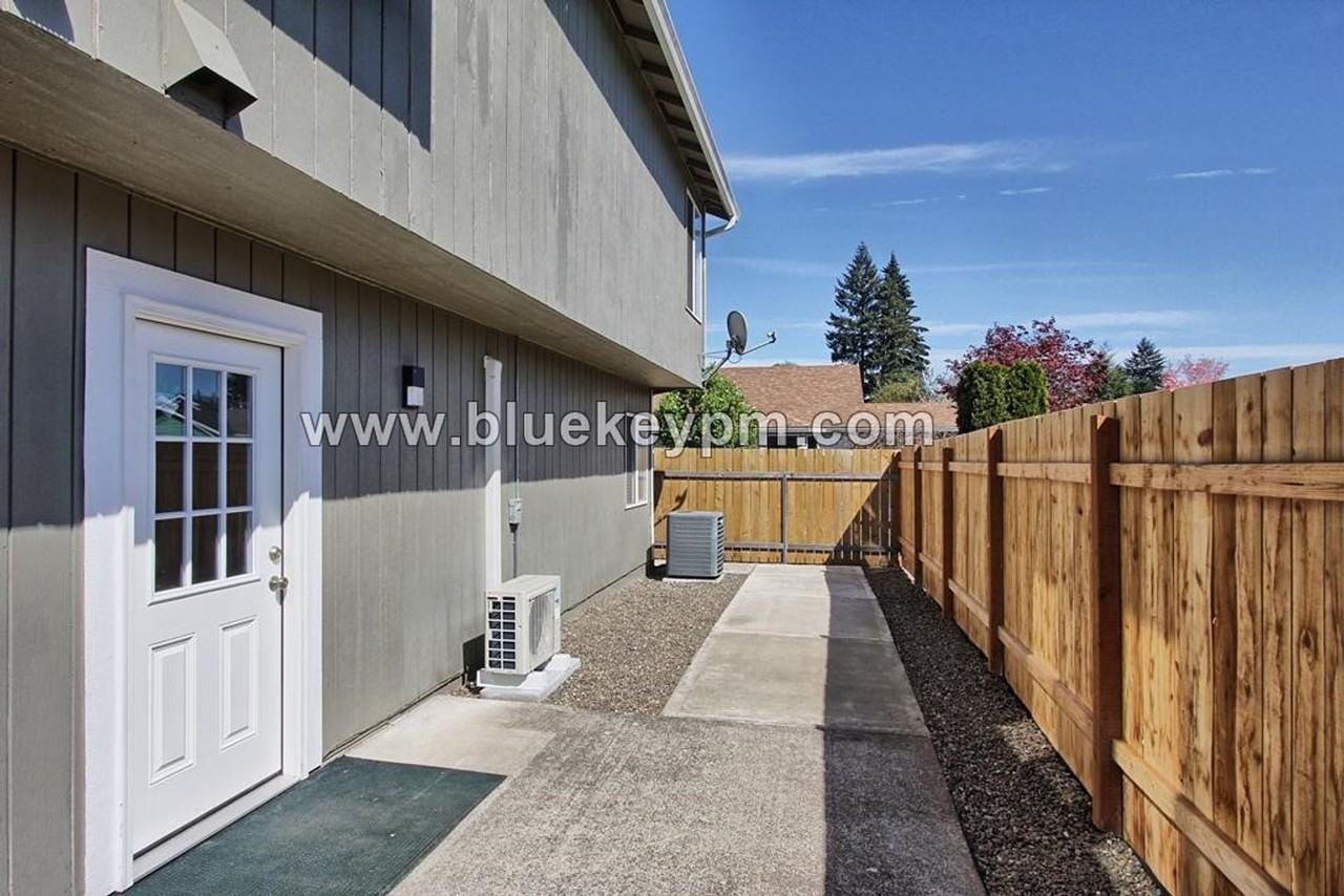 9913 Ne 86th St #B - Photo 2 of 7