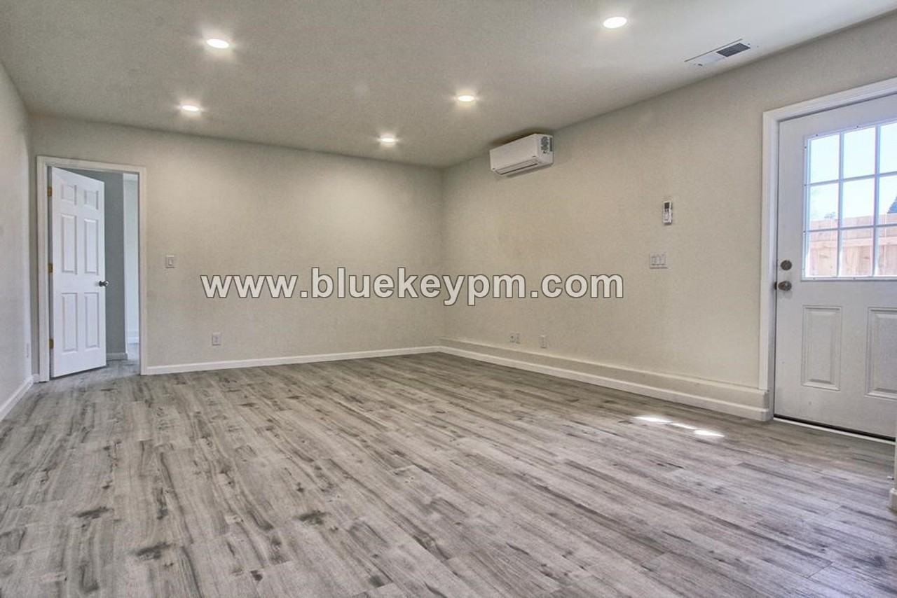 9913 Ne 86th St #B - Photo 4 of 7