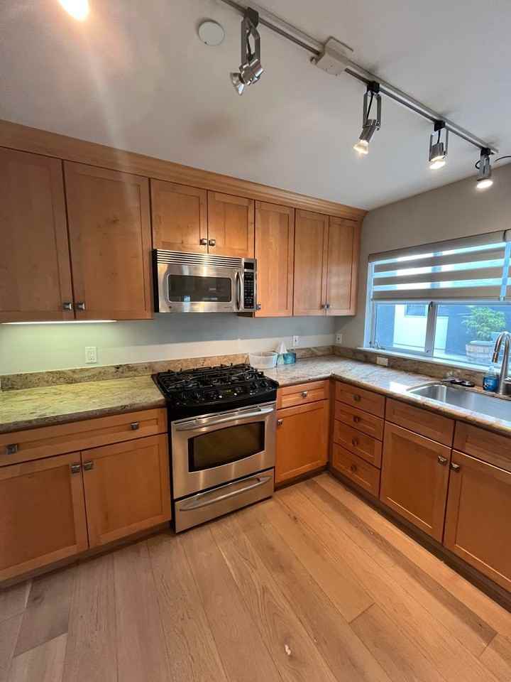 1540 Lombard St - Photo 5 of 24