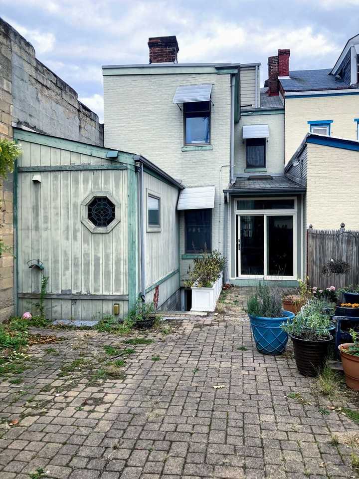 2218 Jane St - Photo 3 of 21