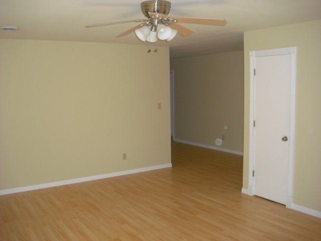 401 Clydesdale Cir - Photo 3 of 10