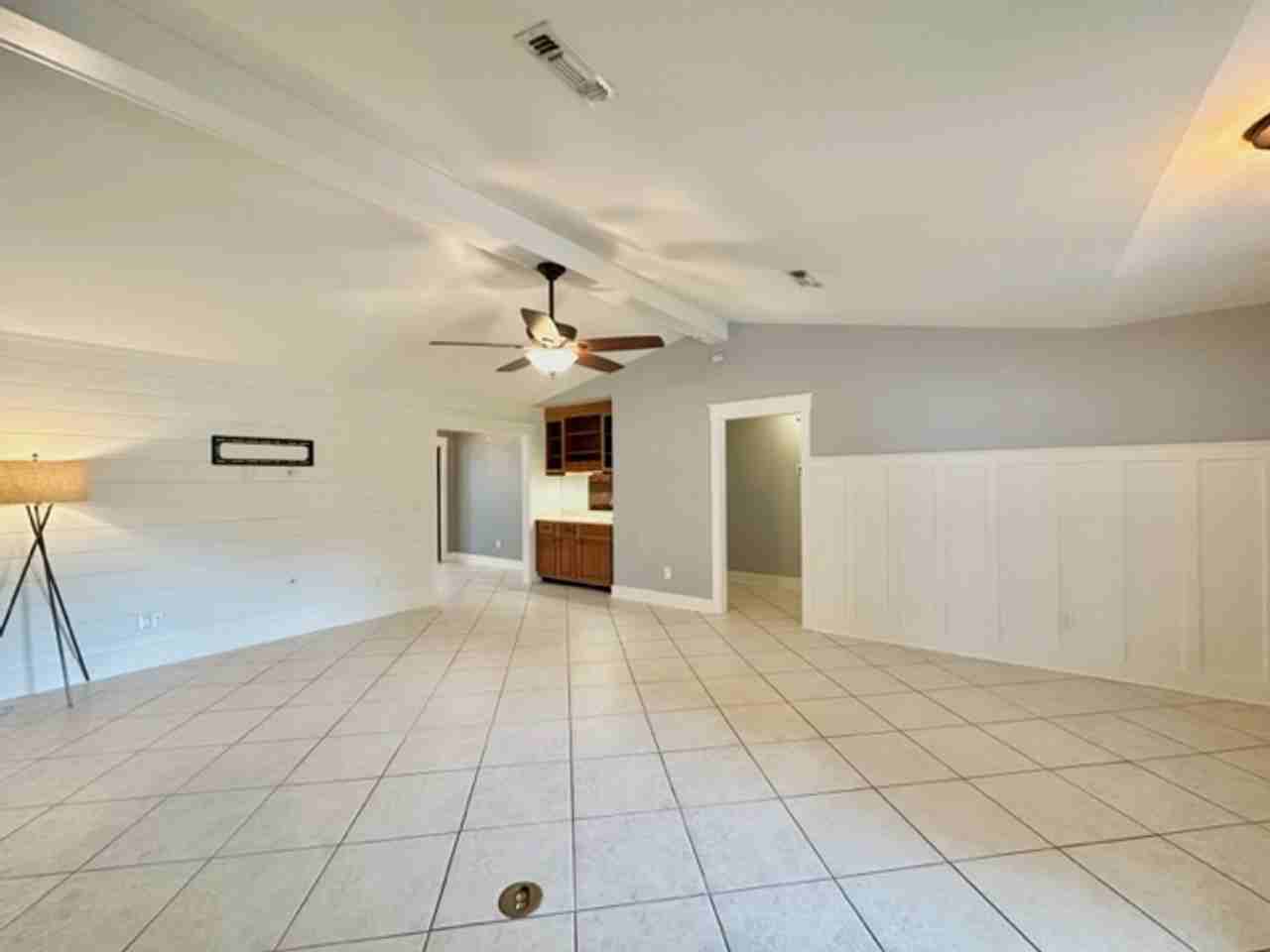 557 Sibert Ave - Photo 3 of 50