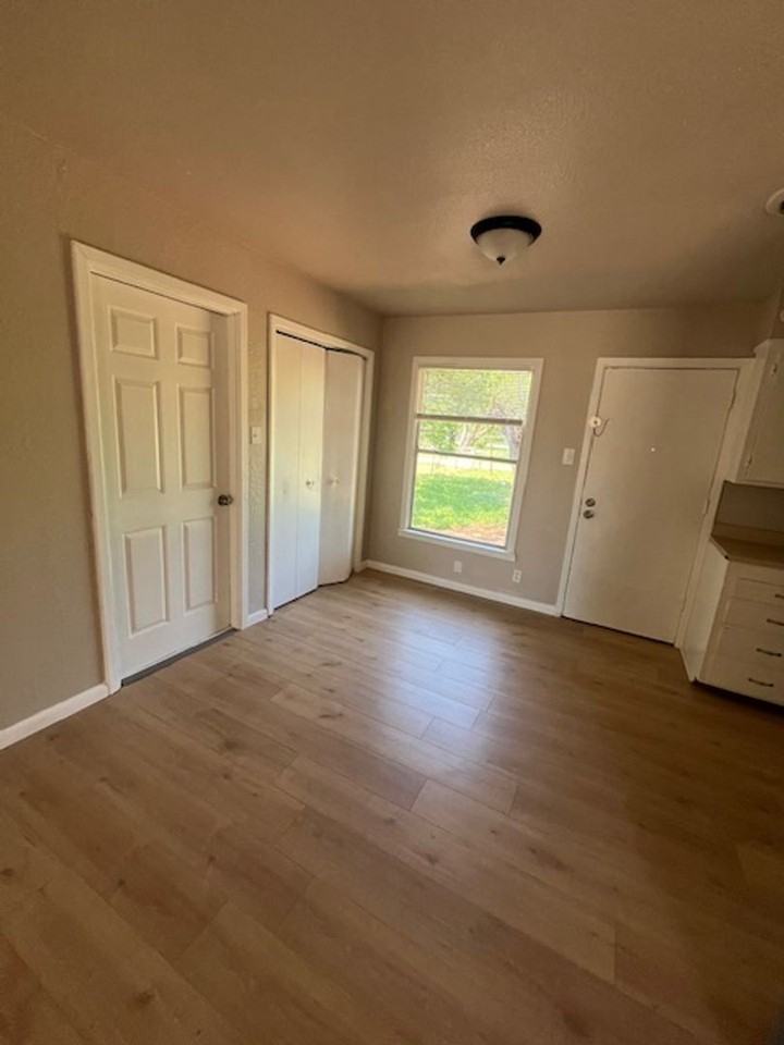 3218 Melinda Ln - Photo 3 of 11