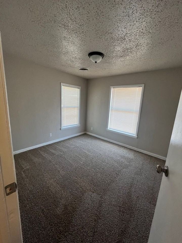 3218 Melinda Ln - Photo 7 of 11