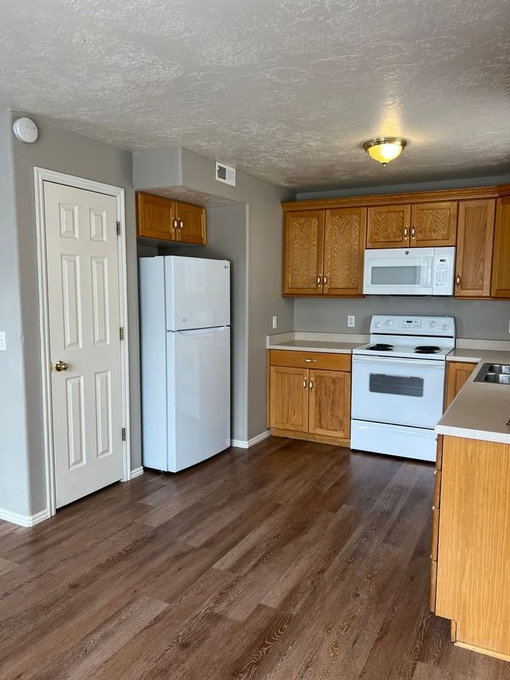 520 W 7th S #114 - Photo 3 of 21