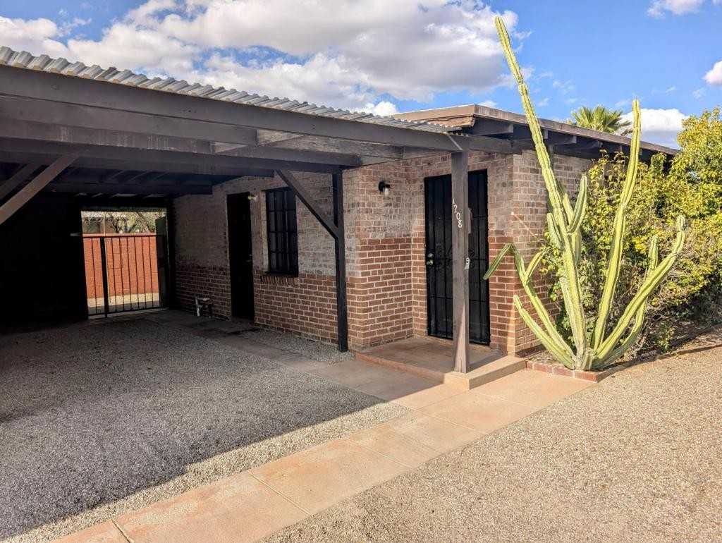 1202 N Howard Blvd - Photo 2 of 12