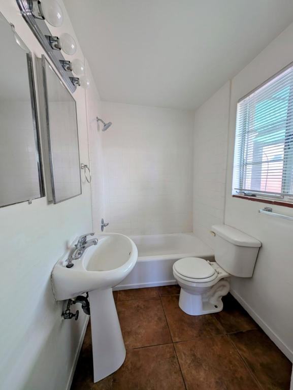 1202 N Howard Blvd - Photo 6 of 12