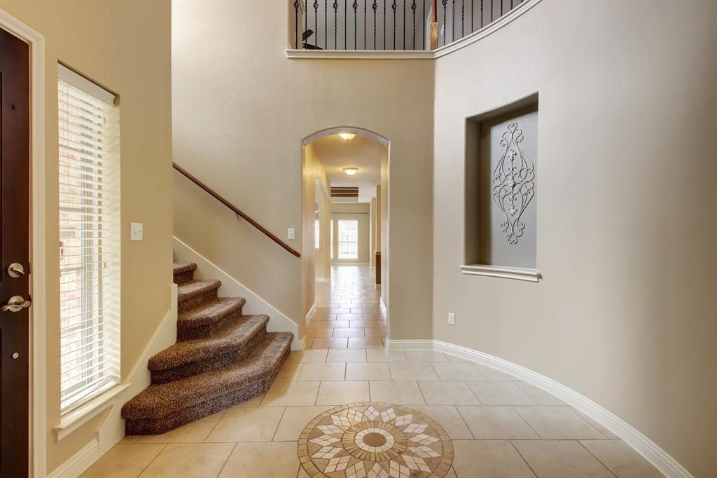 2912 Castellan Ln - Photo 2 of 7