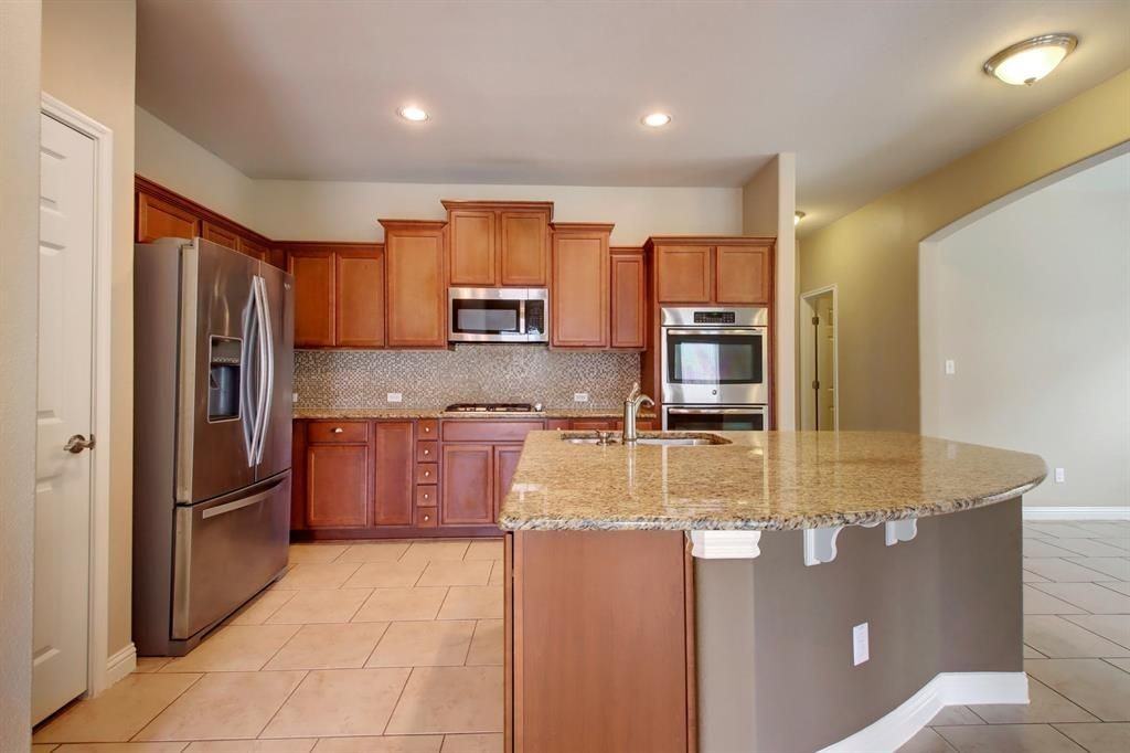 2912 Castellan Ln - Photo 3 of 7