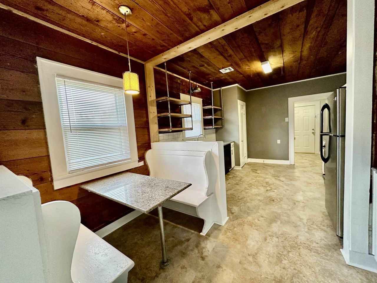 512 Herring Ave - Photo 6 of 23
