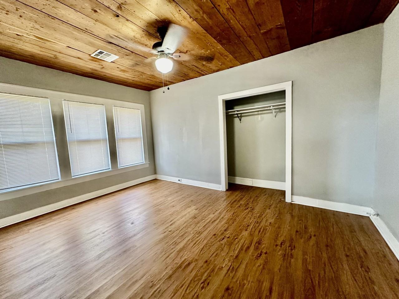 512 Herring Ave - Photo 5 of 23