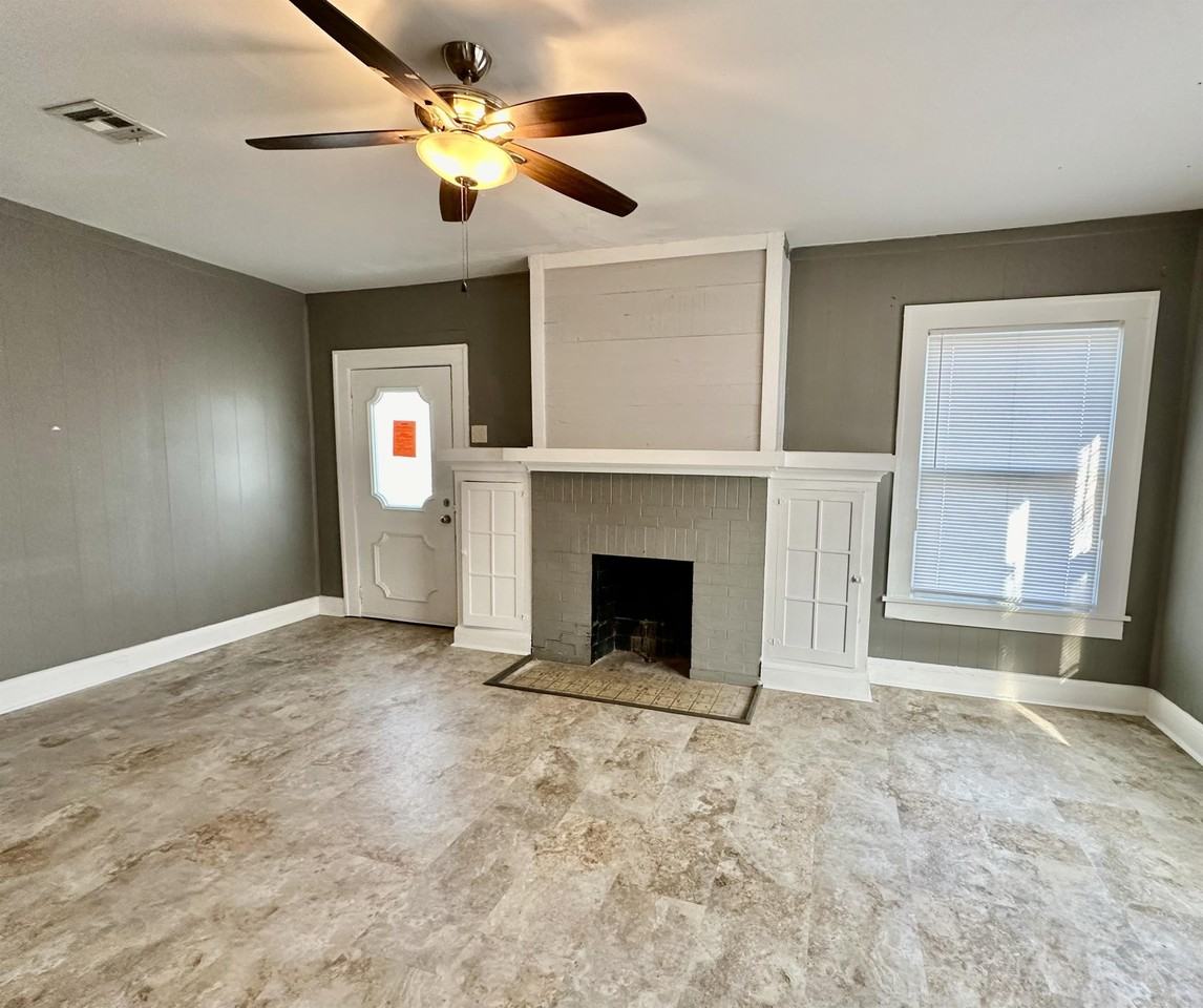 512 Herring Ave - Photo 2 of 23