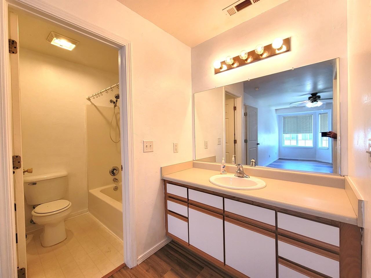 3026 W Villard St #F - Photo 7 of 26