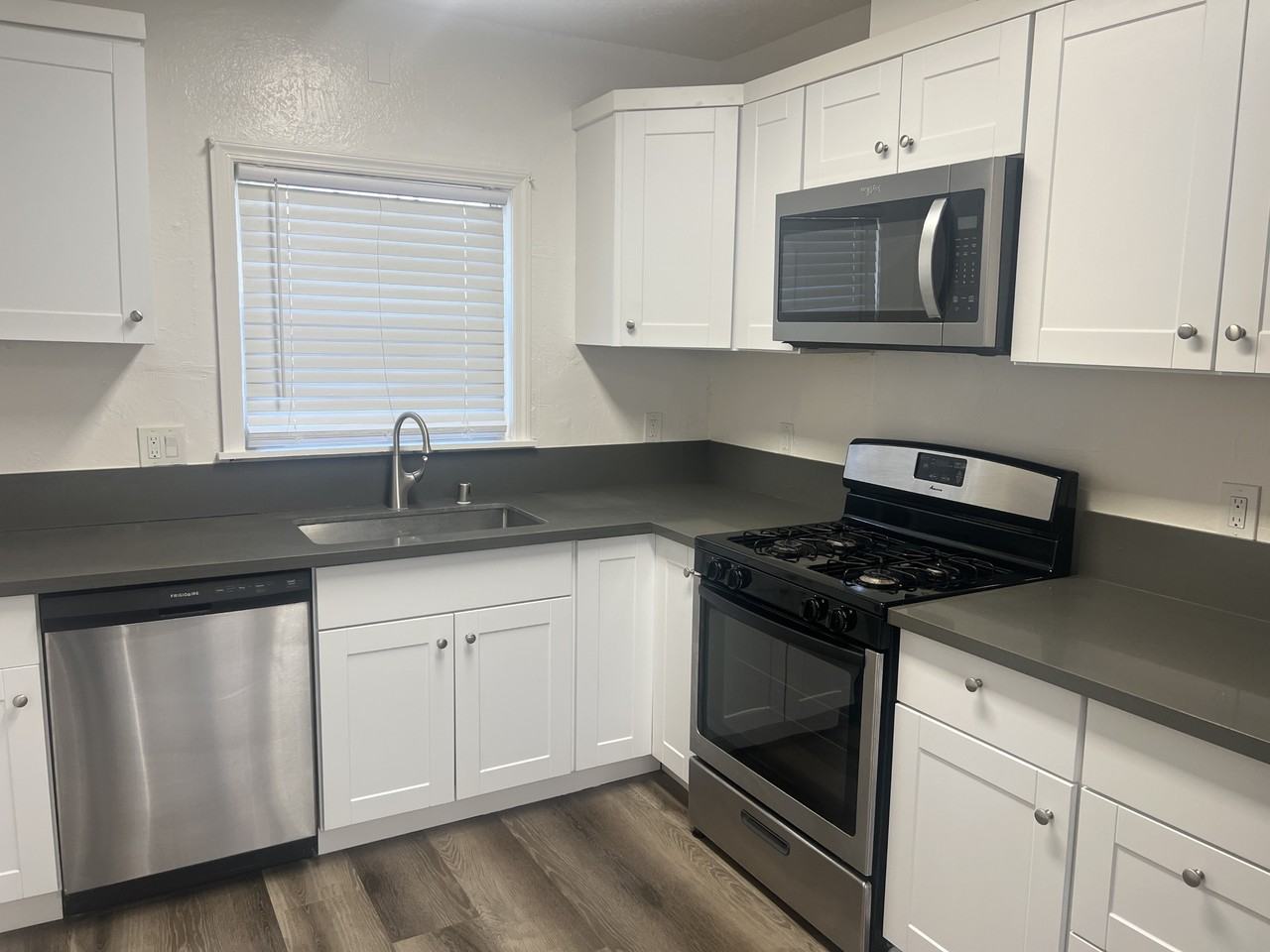 5228 Marconi Ave - Photo 3 of 16