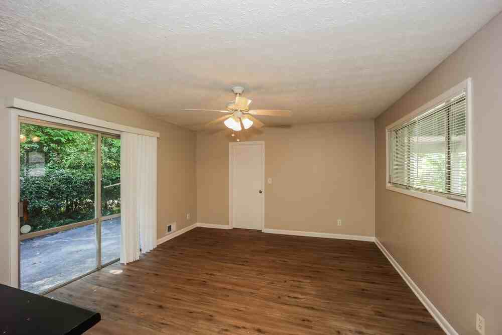 5269 The Savoy St - Photo 6 of 16