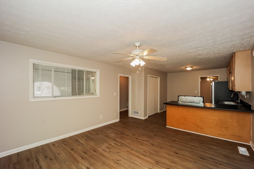 5269 The Savoy St - Photo 7 of 16