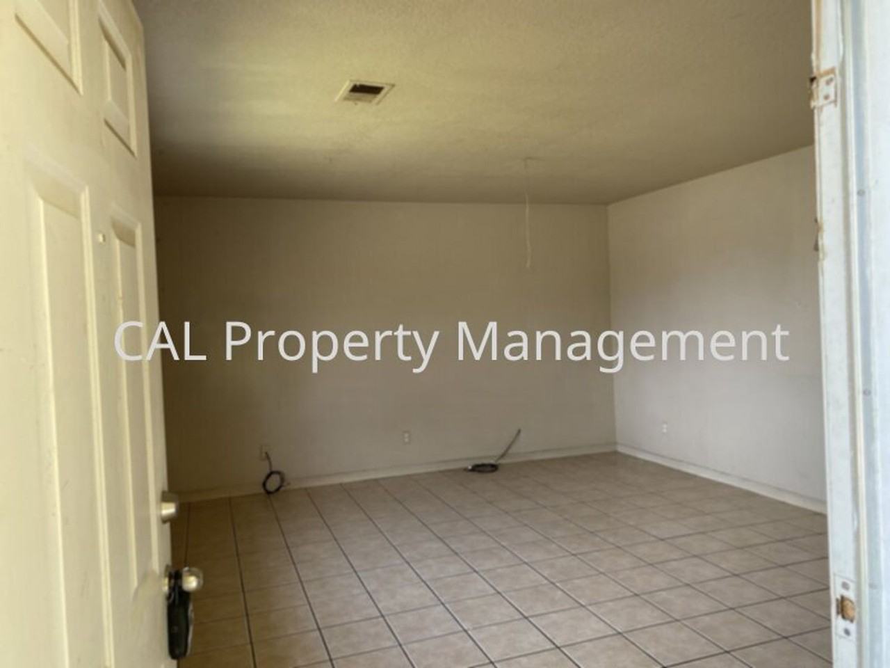 105 Oak Cir - Photo 2 of 6