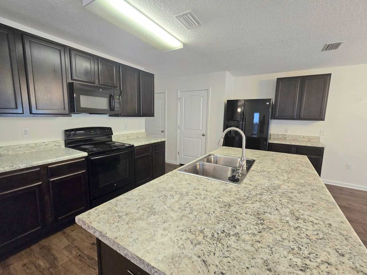 5860 Magnolia Bend Blvd - Photo 6 of 18