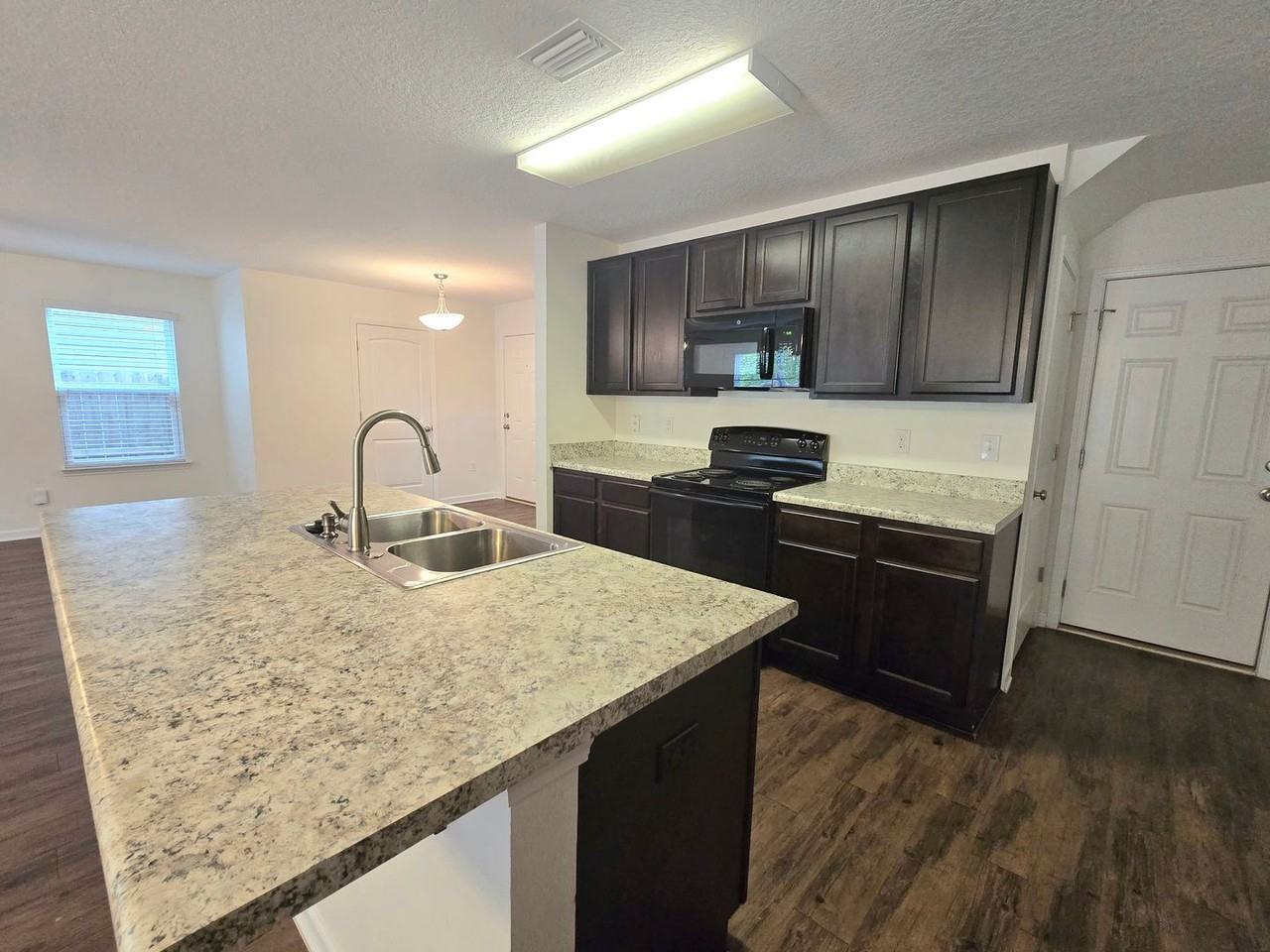 5860 Magnolia Bend Blvd - Photo 7 of 18