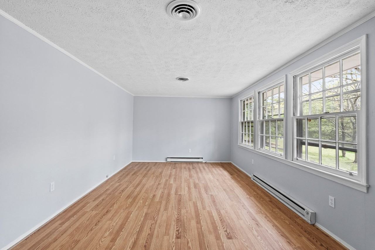 272 Watkins Dr - Photo 6 of 40