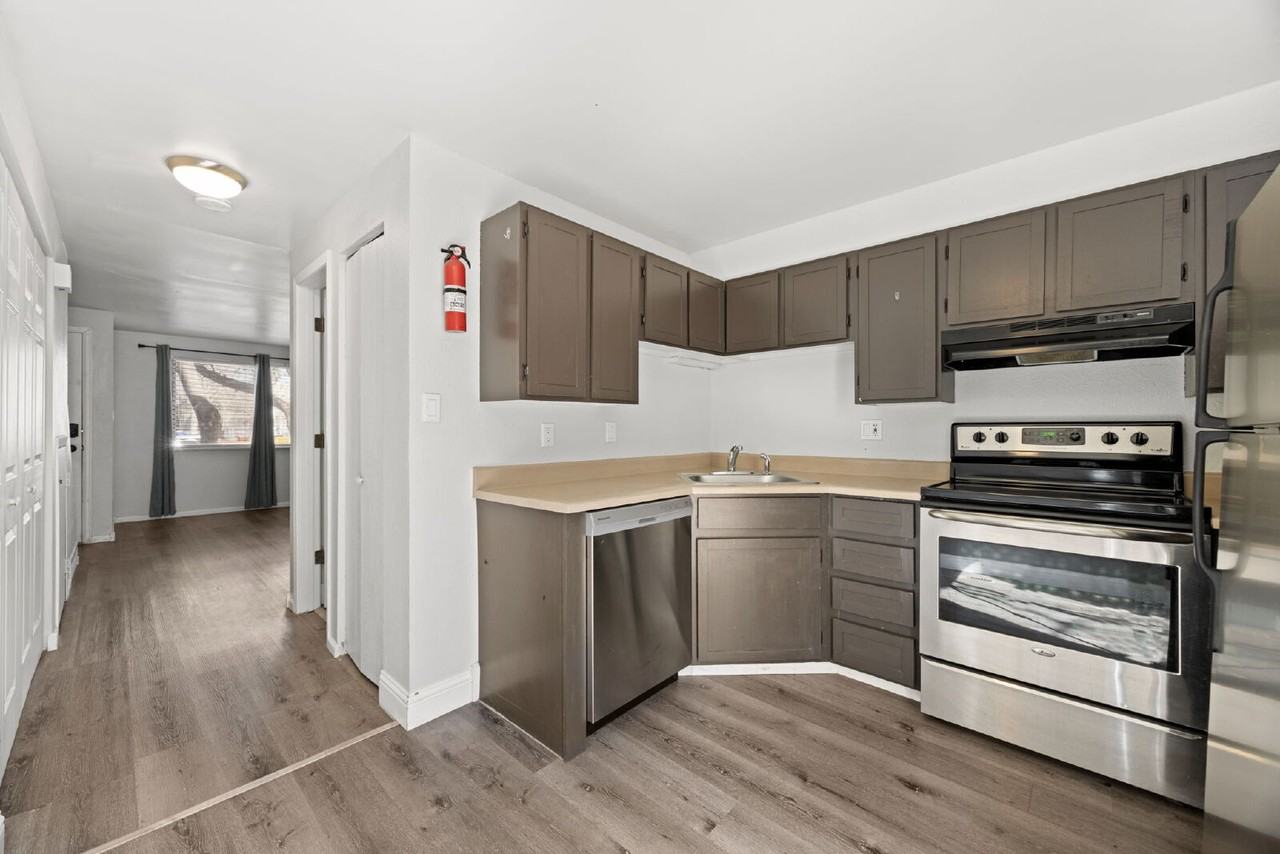 4437 Stover St Apt 1 - Photo 4 of 16