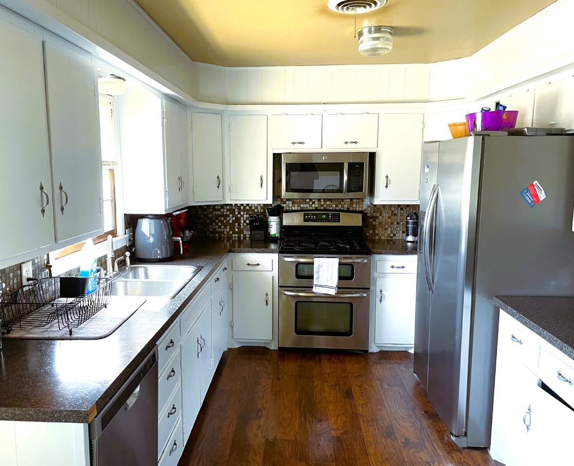 3809 25th St - Photo 3 of 8