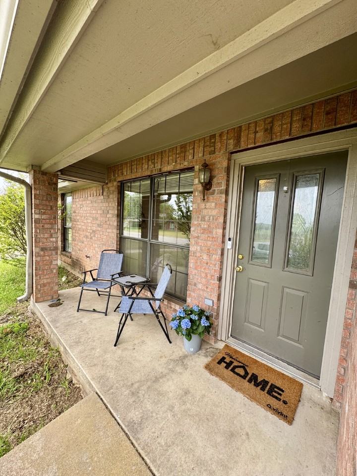 1100 Prairie Wind Blvd - Photo 2 of 18