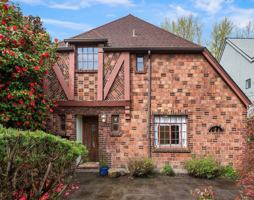 featured image of 2511 W Montlake Pl E