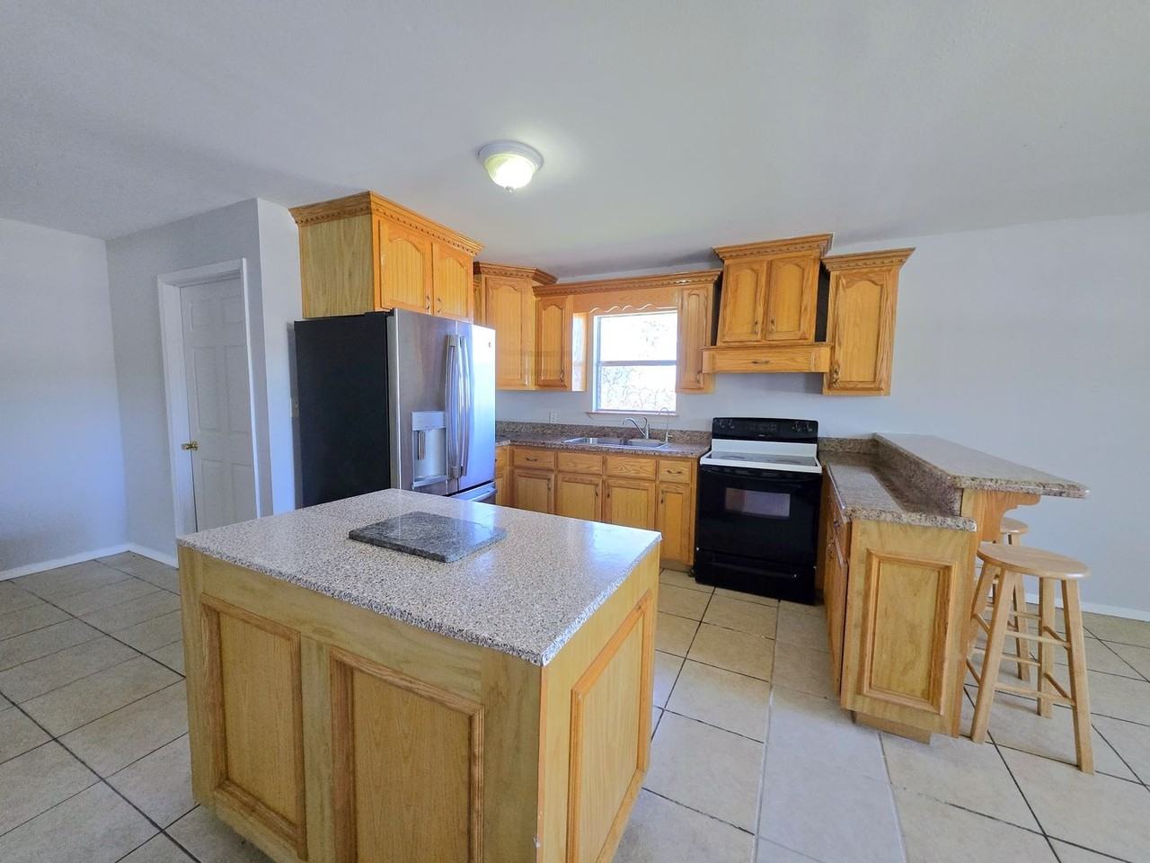 3818 Waterfall St - Photo 4 of 14