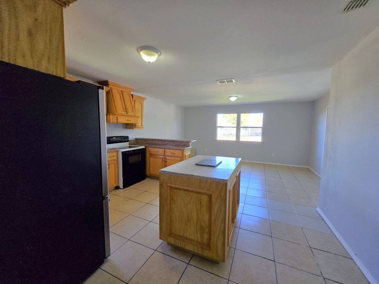 3818 Waterfall St - Photo 5 of 14