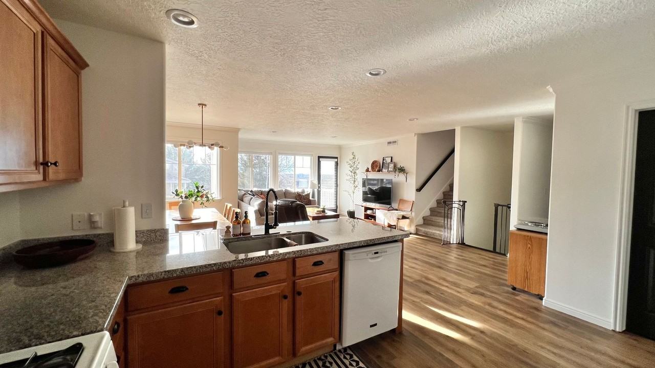 1285 Alpine Way - Photo 3 of 10