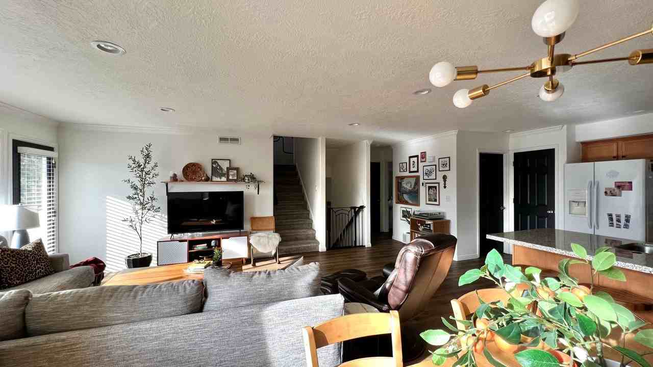 1285 Alpine Way - Photo 4 of 10