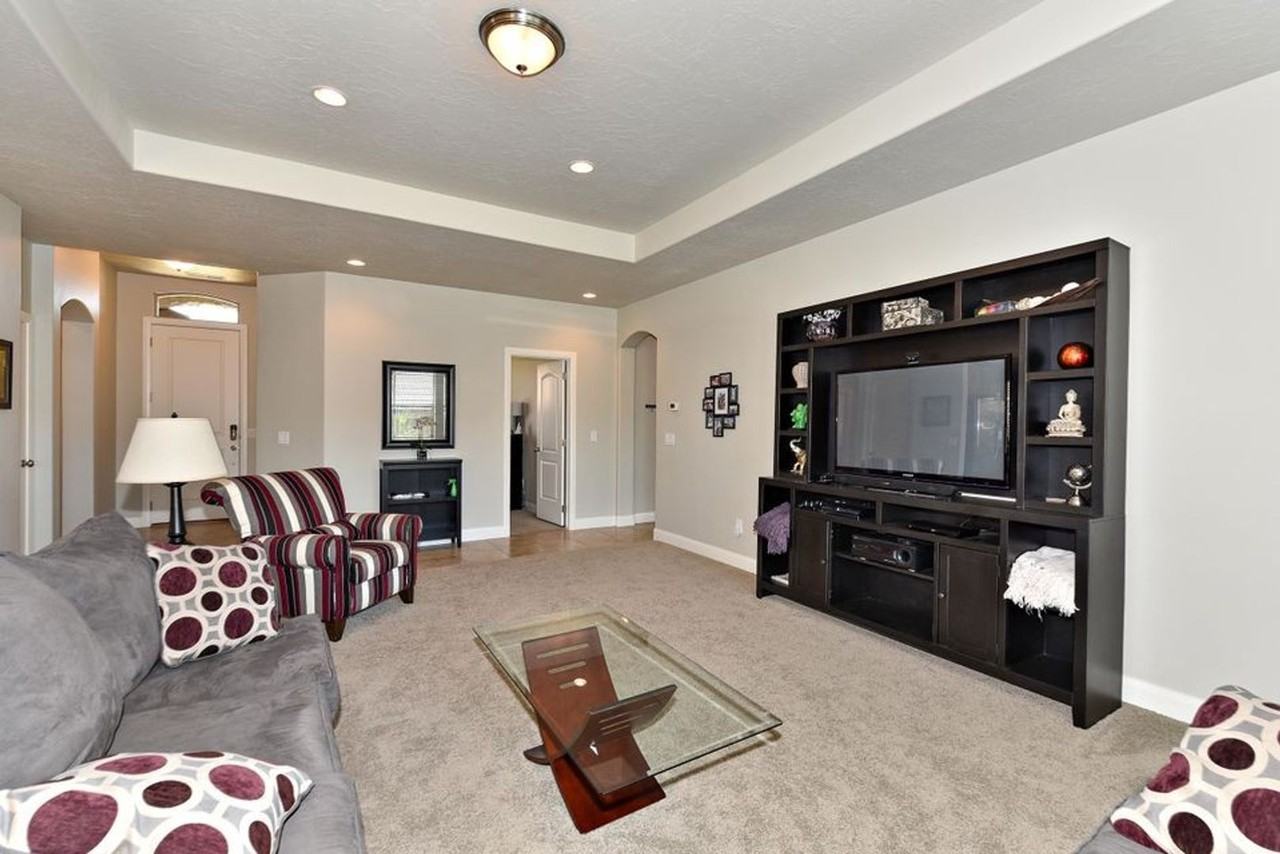 262 E Munich Dr - Photo 6 of 14