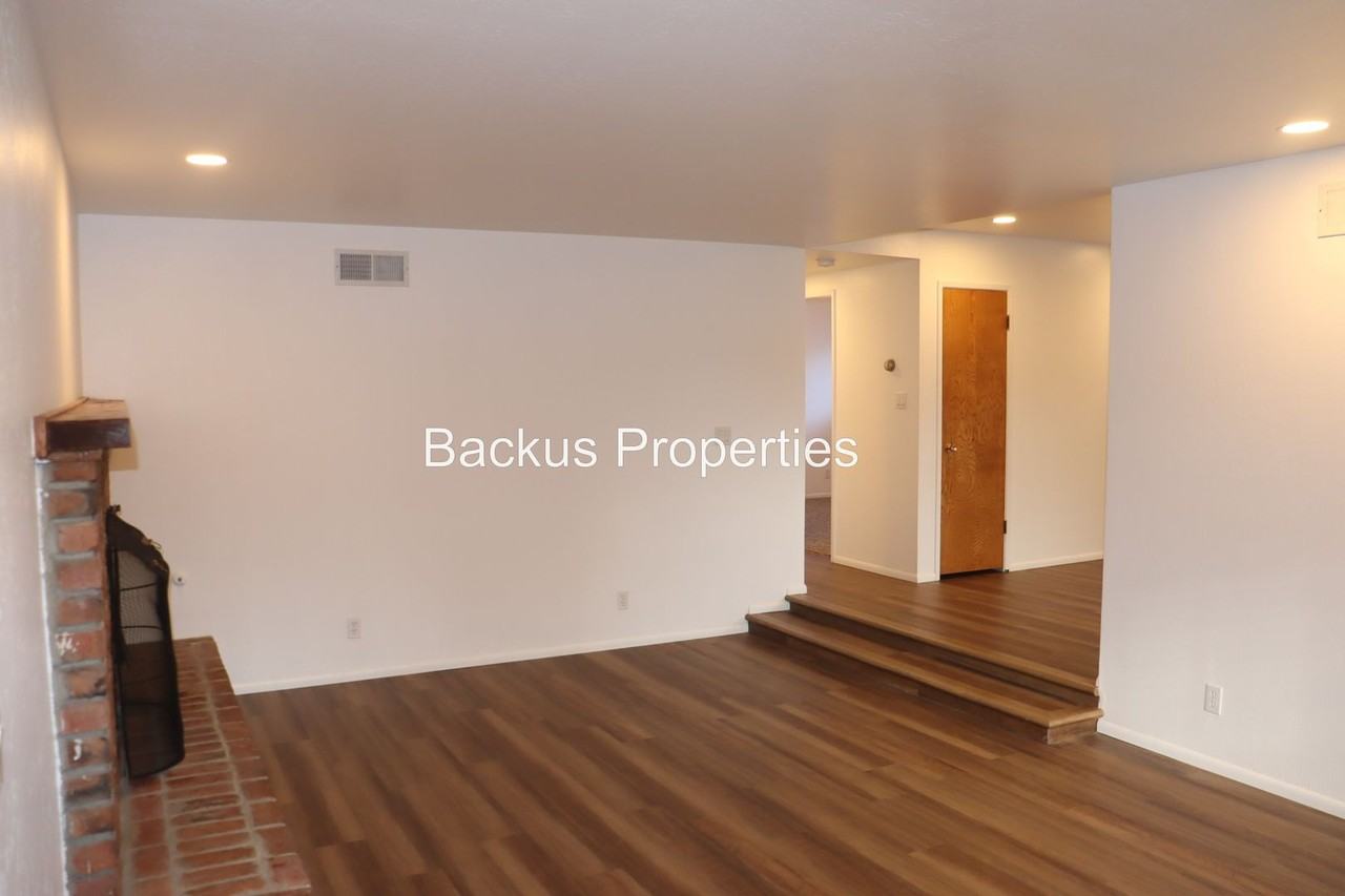 738 Carmelita Dr - Photo 2 of 17