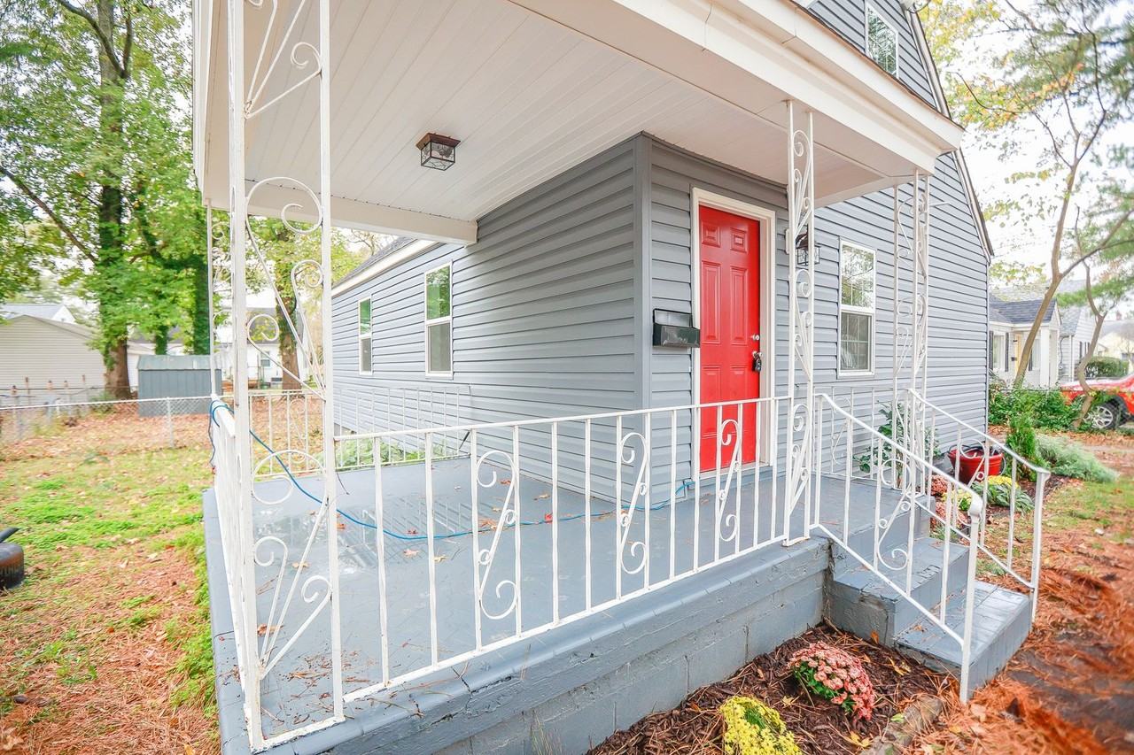 7725 Ruthven Rd - Photo 2 of 30