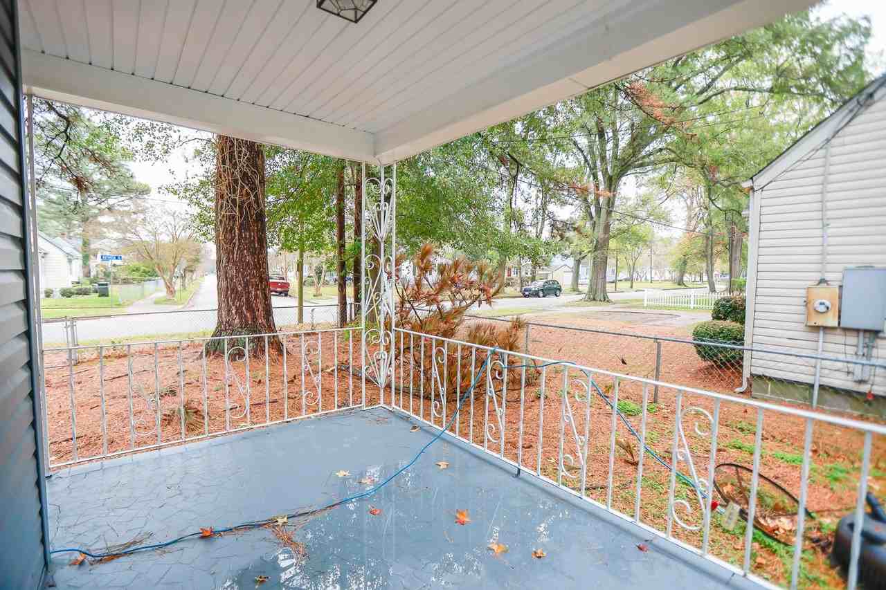 7725 Ruthven Rd - Photo 3 of 30