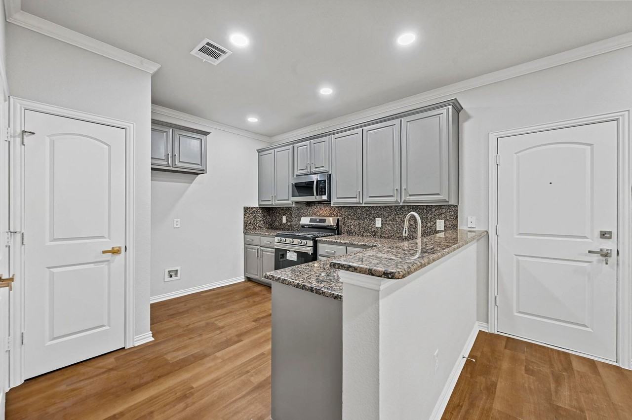 1045 Rodin Ln - Photo 5 of 24