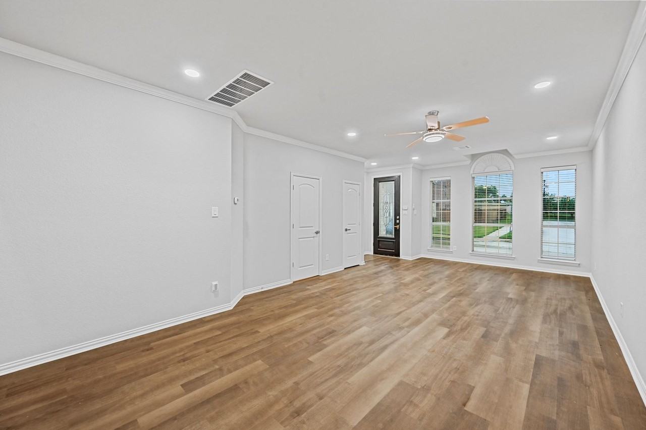 1045 Rodin Ln - Photo 2 of 24