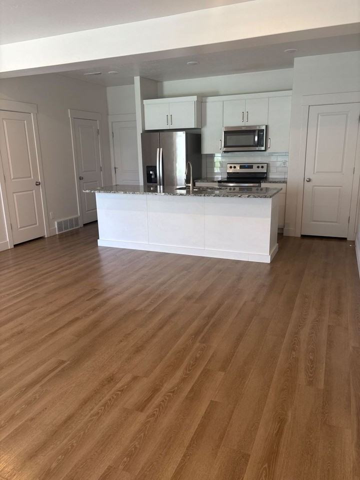 427 S 1540 E - Photo 3 of 13