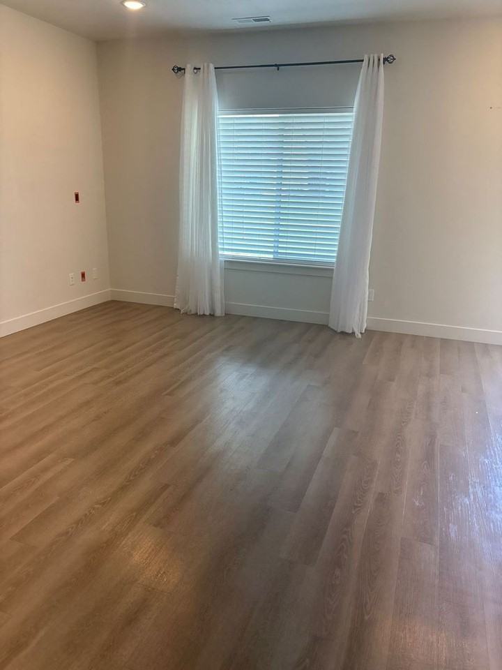427 S 1540 E - Photo 5 of 13