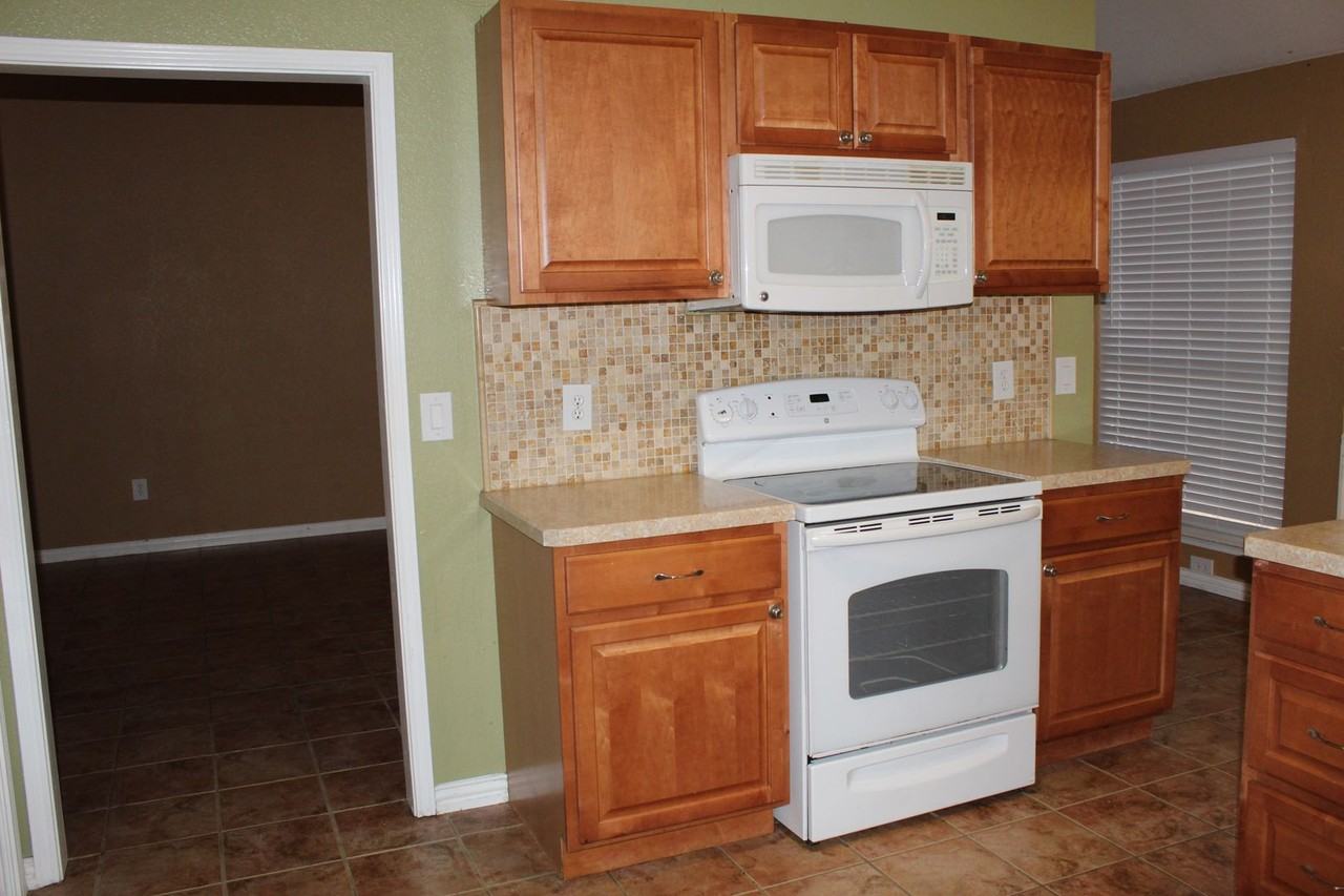 1421 Cedar Ln - Photo 6 of 21