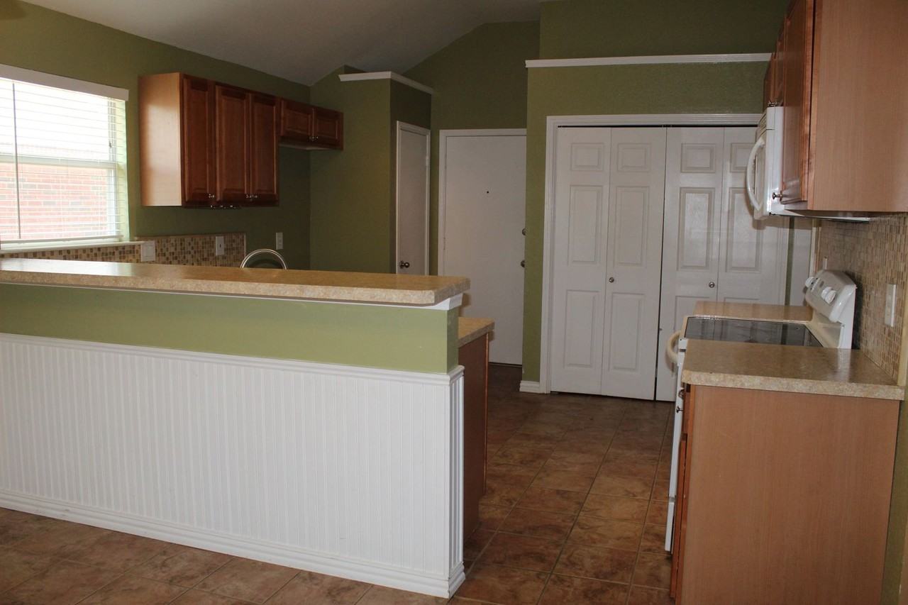 1421 Cedar Ln - Photo 7 of 21