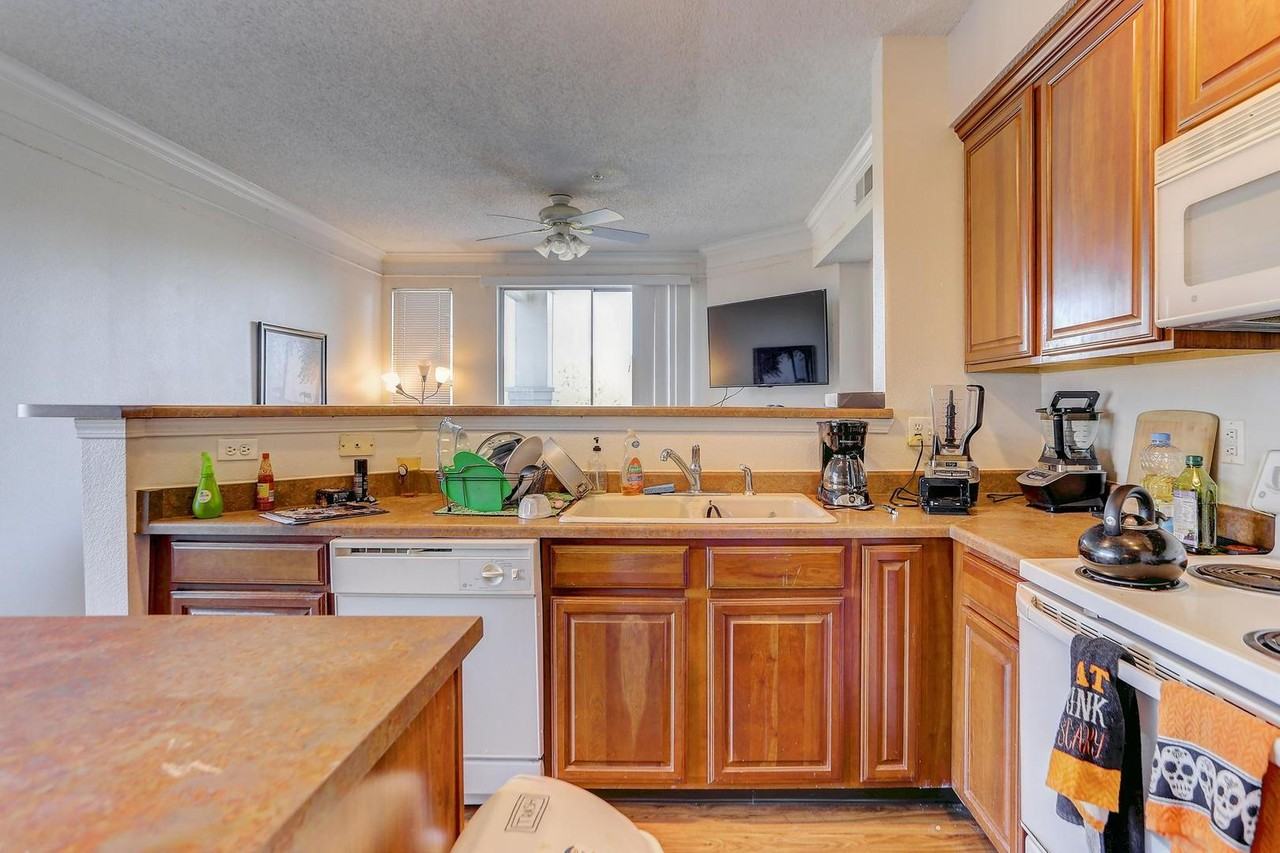 2145 Eagle Ave - Photo 2 of 11