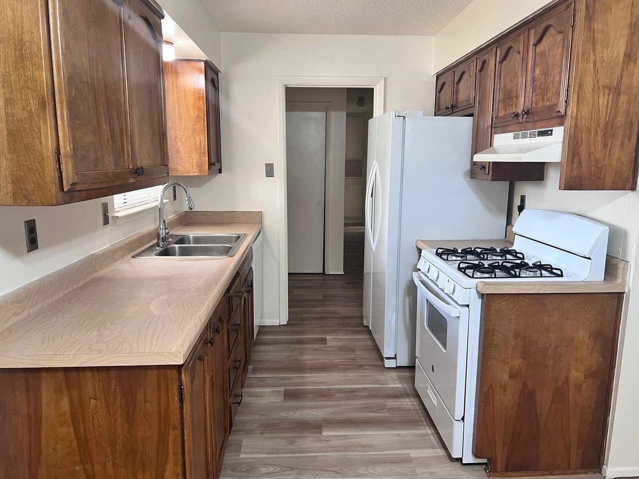 11819 Lexington Ave Ne - Photo 2 of 16